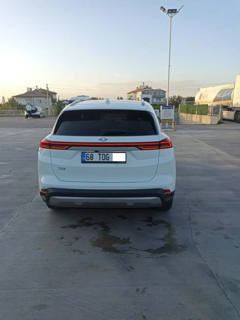 TOGG T10X BEYAZ SUV ELEKTRİKLİ YERLİ ARAÇ UZUN MENZİLLİ NEREDEYSE SIFIR KM  — küçük resim 2