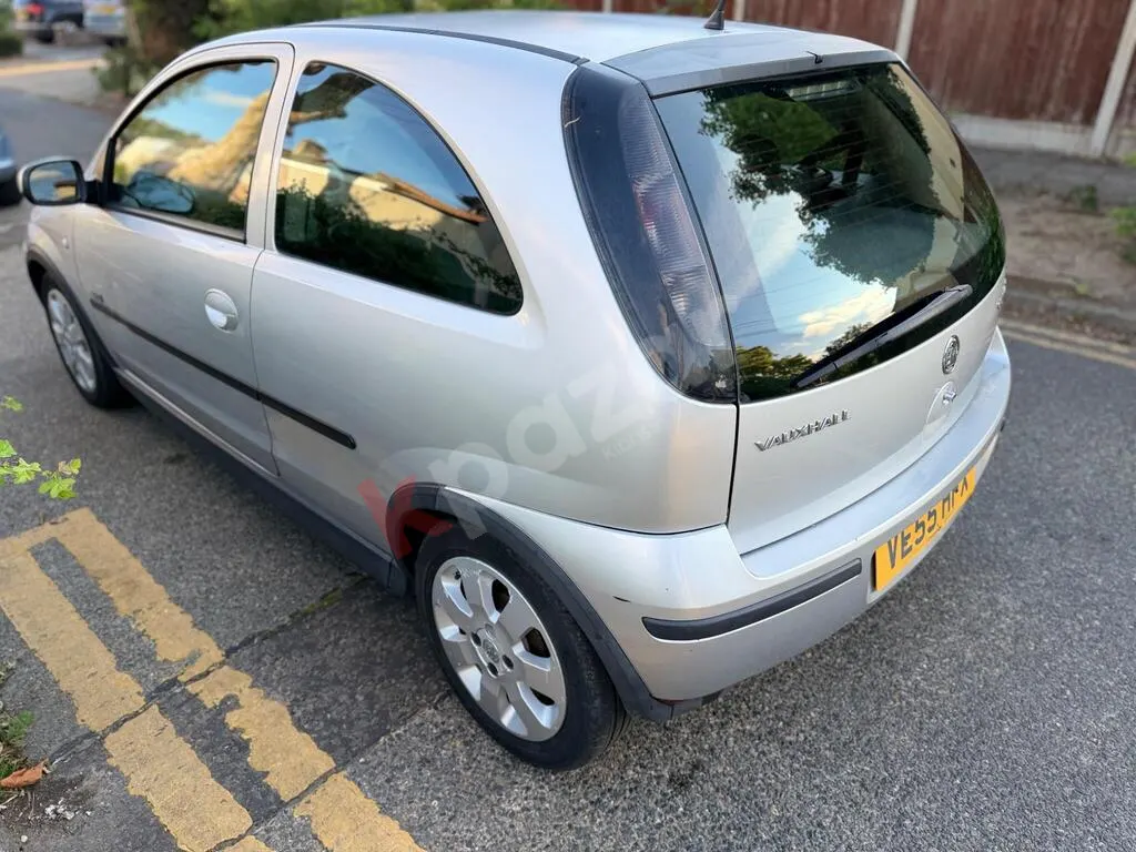 2006 Model Gümüş Renk Temiz Bakılmış Vauxhall Corsa Hatchback — küçük resim 5